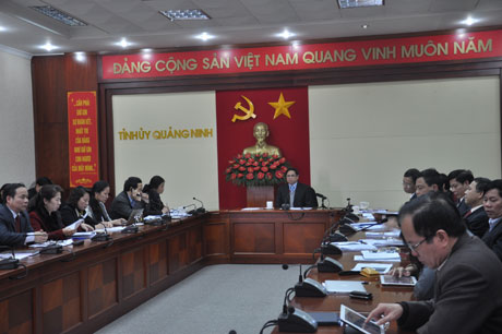 Đồng chí Phạm Minh Chính, Bí thư Tỉnh ủy chủ trì cuộc họp.