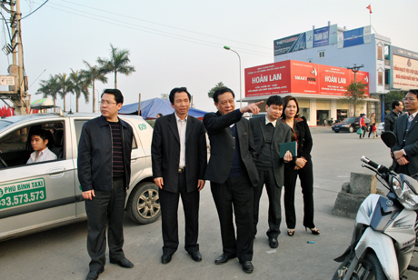 Phó Chủ tịch Thường trực UBND tỉnh kiểm tra công tác chỉnh trang đô thị và phương án đảm bảo ATGT trên tuyến Quốc lộ đoạn qua TP Uông Bí.