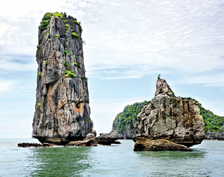 Một trong những kỳ quan thiên nhiên của Việt Nam, Vịnh Hạ Long, đã được tái hiện qua hình ảnh đẹp lung linh. Hãy cùng thưởng thức vẻ đẹp tuyệt vời này qua một góc nhìn mới lạ.