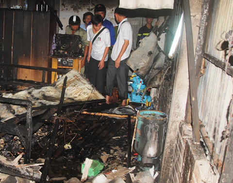 Hiện trường cháy phòng trọ làm 3 người chết ở Cà Mau. Ảnh: Tiến Bình