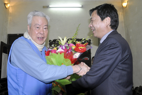 Chúc mừng Anh hùng Lao động, Thầy thuốc Nhân dân Nguyễn Ngọc Hàm