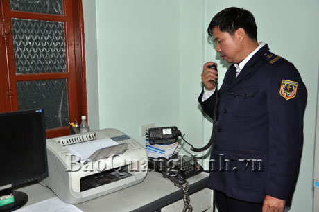 Ngay từ 20 giờ, đại diện cán bộ trực tại văn phòng cảng vụ đại diện tại Cẩm Phả liên tục liên lạc với tàu Hoàng Vũ 01 hệ thống liên lạc hàng hải.