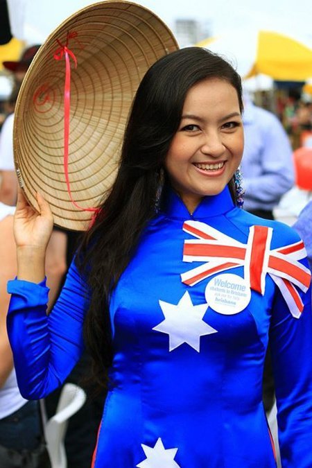 Duy has returned to Vietnam to work in his hometown, Binh Phuoc, after receiving the Master of Educational Management degree from the Queensland University in late 2011. Han still studies and work in a media firm in Australia.