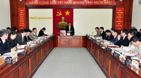 Đồng chí Bí Thư Tỉnh ủy kết luận về nội dung thảo luận Đề án “Phát triển kinh tế-xã hội bền vững gắn với bảo vệ vững chắc an ninh quốc phòng tỉnh Quảng Ninh”.