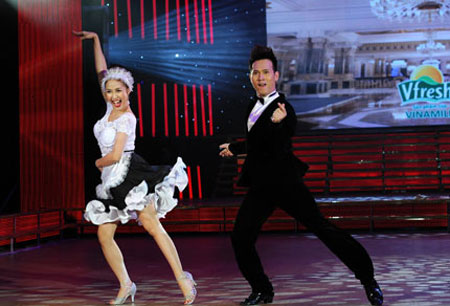 Ca sĩ Nguyên Vũ và diễn viên Thanh Vân sẽ là hai MC chính của Bước nhảy hoàn vũ 2012.