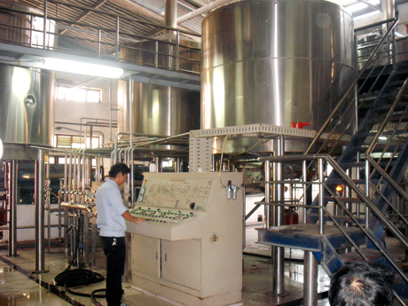 Vận hành dây chuyền sản xuất bia công suất 12 triệu lít/năm tại Công ty CP xây dựng kinh doanh Bia-Rượu-Nước giải khát Cẩm Phả.
