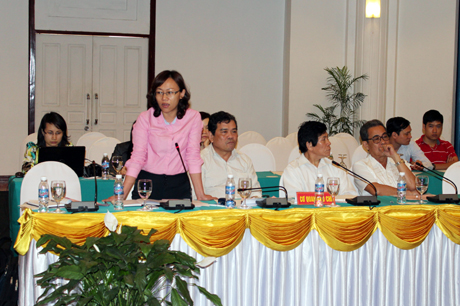Đại diện báo Quảng Ninh đặt câu hỏi với Ban tổ chức Tuần Du lịch Hạ Long 2012