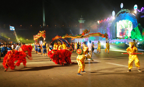 Carnaval Hạ Long - Sản phẩm du lịch riêng có của Quảng Ninh.