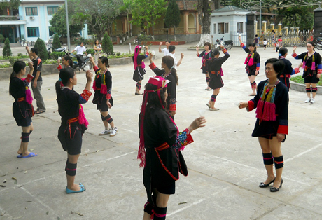 Ngoài điệu nhảy Phùn Voòng huyện Ba Chẽ tham gia một số trò chơi dân gian người Dao Thanh Y.