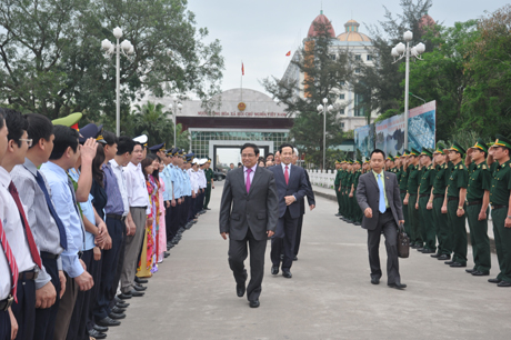 Đoàn công tác tỉnh Quảng Ninh tại Cửa khẩu Quốc tế Móng Cái.