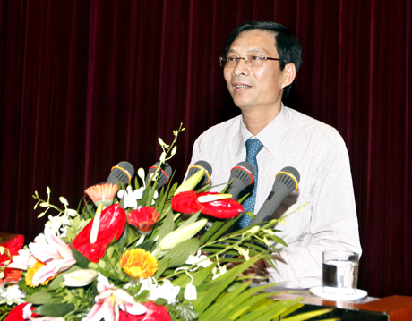 Chủ tịch UBND tỉnh Nguyễn Văn Đọc đối thoại với các doanh nghiệp.