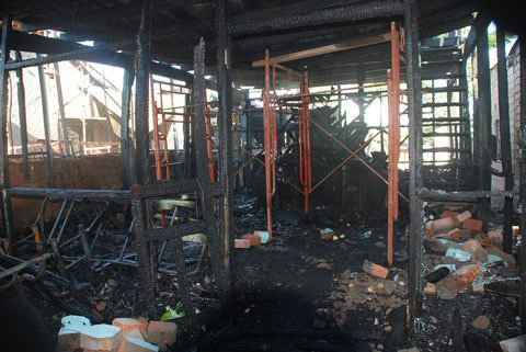 Ngôi nhà bị cháy rụi, 3 chị em ruột trong một gia đình tử nạn
