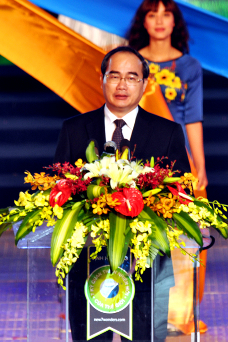 Đồng chí Nguyễn Thiện Nhân, Phó Thủ tướng Chính gửi lời cảm ơn đến toàn thể người dân, du khách và bạn bè thế giới đã tin tưởng bầu chọn cho Vịnh Hạ Long là 1 trong 7 Kỳ quan thiên nhiên mới của thế giới.