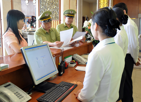 Kiểm tra việc niêm yết giá tại khách sạn Mường Thanh Hạ Long.