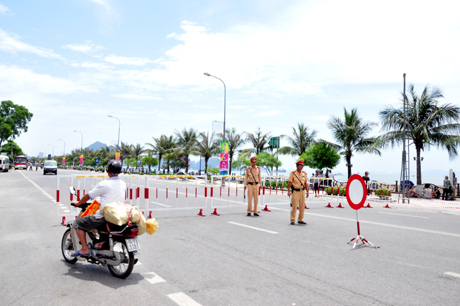 Cấm đường Hoàng Quốc Việt phục vụ Carnaval 2013