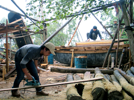 Nghề làm thuyền nan truyền thống ở phường Nam Hoà -TX Quảng Yên.