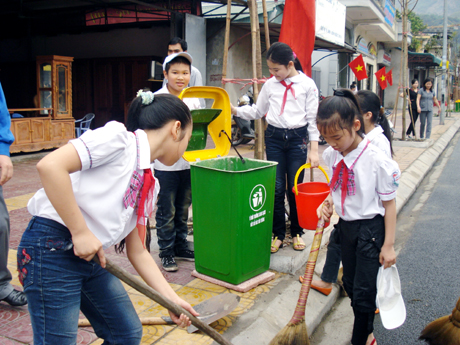 Chẳng hạn như: Dọn vệ sinh, giữ gìn môi trường, góp phần cùng các anh, chị đoàn viên thực hiện chương trình xây dựng tỉnh Quảng Ninh xanh - sạch - đẹp, vệ sinh môi trường;