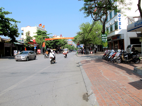 Đường phố Uông Bí ngày càng sáng, xanh, sạch đẹp hơn.
