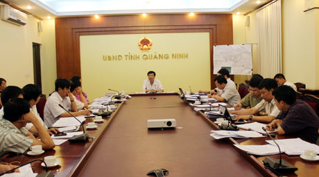 Đồng chí Nguyễn Văn Đọc, Chủ tịch UBND tỉnh phát biểu tại buổi họp.