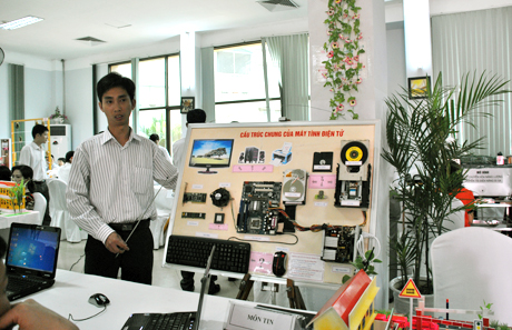 Sản phẩm “Cấu trúc máy vi tính điện tử” đã được trao giải nhất tại Hội thi.