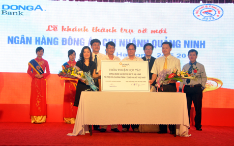 DongA Bank Quảng Ninh ký kết hợp tác cho vay vốn với Hội LHPN TP Hạ Long.