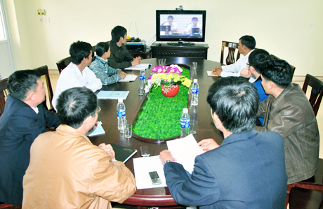 Cán bộ xã miền núi Bắc Sơn (TP Móng Cái) họp trực tuyến với lãnh đạo TP Móng Cái.