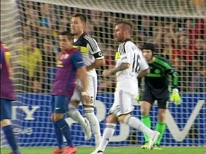 Tình huống Terry dùng đầu gối húc vào mông Alexis (Nguồn: Marca)
