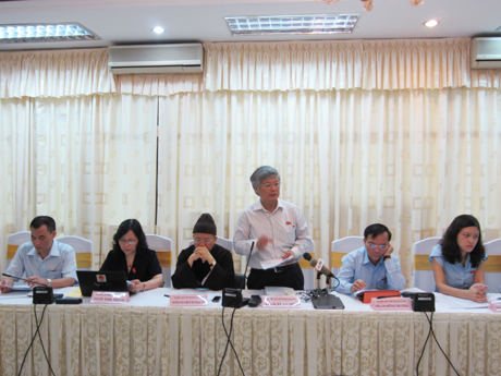 ĐB Trần Xuân Hòa phát biểu tham gia vào Dự án Luật Dự trữ Quốc gia.
