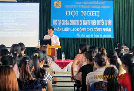 Hội nghị học tập các bài chính trị cơ bản và tuyên truyền tư vấn pháp luật lao động cho công nhân tại Công ty TNHH  Everbest Việt Nam.