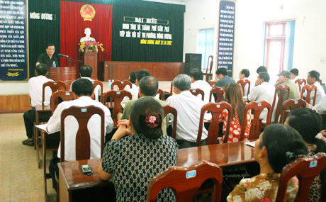 Đồng chí Nguyễn Như Hiền, Phó Chủ tịch HĐND tỉnh tiếp xúc cử tri tại phường Mông Dương