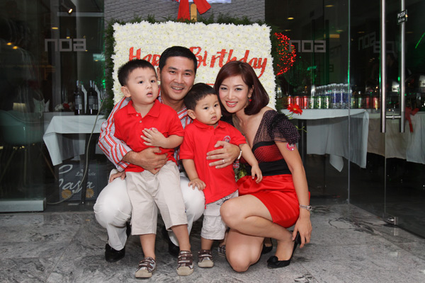 Gia đình hạnh phúc của Hoa khôi Thu Hương.