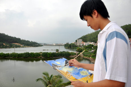 Những lúc rảnh, Đặng Thái Hoàng vẽ tranh để thư giãn.