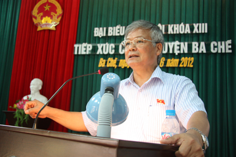 Đồng chí Trần Xuân Hòa, đại biểu Quốc hội khóa XIII tỉnh Quảng Ninh tiếp xúc cử tri huyện Ba Chẽ.