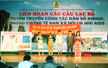 Liên hoan các CLB tuyên truyền công tác dân số KHHGĐ, phòng chống TNXH và HIV/AIDS, do LĐLĐ tỉnh tổ chức.