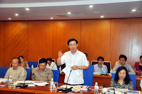 Đồng chí Vương Đình Huệ, Uỷ viên T.Ư Đảng, Bộ trưởng Bộ Tài Chính phát biểu tại buổi làm việc.