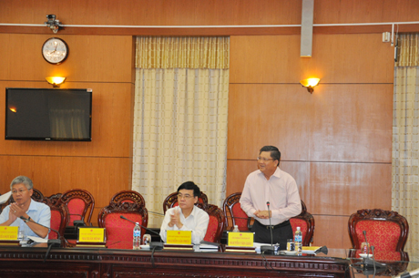 Đồng chí Nguyễn Văn Giàu, Uỷ viên T.Ư Đảng, Chủ nhiệm Uỷ ban Kinh tế của Quốc hội phát biểu kết luận buổi làm việc