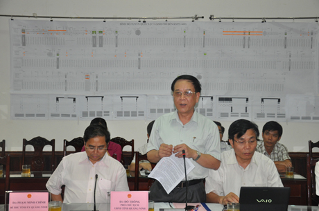 Đồng chí Đỗ Thông, Phó Chủ tịch Thường trực UBND tỉnh báo cáo về một số nhiệm vụ đầu tư hệ thống GT-VT trên địa bàn Quảng Ninh.