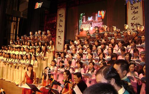 Hợp xướng gần 150 ca viên cùng nhau “nhép”.
