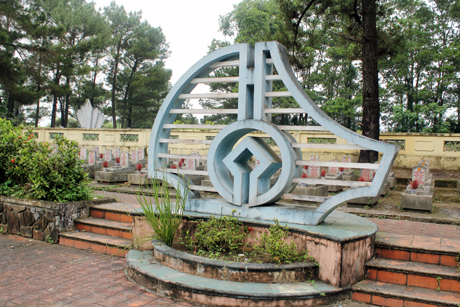 Biểu tượng di sản Vịnh Hạ Long tại Khu Đài tưởng niệm các anh hùng liệt sĩ quê Quảng Ninh tại nghĩa trang Trường Sơn sắp tới sẽ được tu sửa.