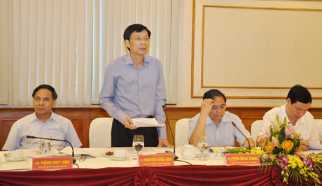 Chủ tịch UBND tỉnh Nguyễn Văn Đọc phát biểu tại buổi làm việc.