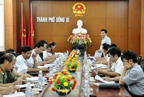Đoàn kiểm tra liên ngành của tỉnh làm việc với UBND TP Uông Bí.