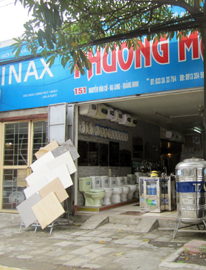 Nhiều cửa hàng VLXD rơi vào tình trạng “thừa hàng, thiếu khách” (ảnh mang tính minh hoạ).