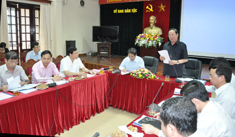 Bộ trưởng - Chủ nhiệm UB Dân tộc Giàng Seo Phử phát biểu tại buổi làm việc.