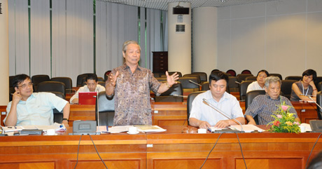 Đại biểu Viện Khoa học Xã hội Việt Nam phát biểu tham gia vào Đề án.