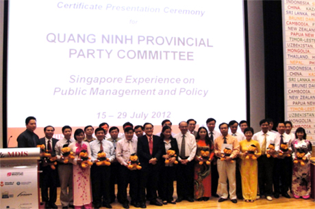 Đoàn cán bộ tỉnh Quảng Ninh tại buổi tổng kết chương trình bồi dưỡng tại Singapore  (Ảnh: Hùng Sơn)