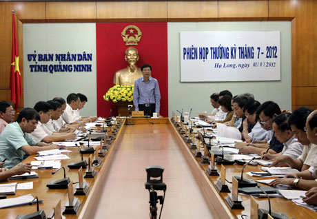 Đồng chí Nguyễn Văn Đọc, Chủ tịch UBND tỉnh phát biểu kết luận phiên họp.