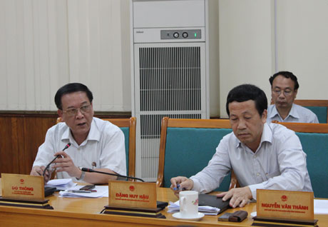 Đồng chí Đỗ Thông, Phó Chủ tịch Thường trực UBND tỉnh phát biểu tại phiên họp.