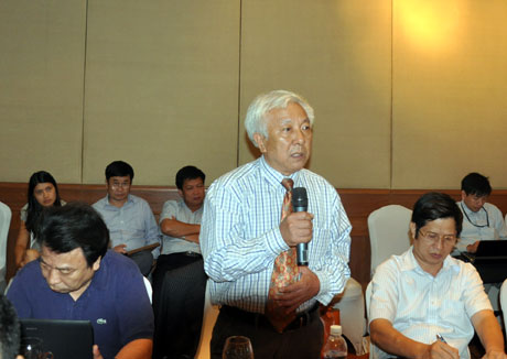  Ông Phạm Xuân Hà, Giám đốc Công ty Cotap tại Cộng hòa Séc tham luận về lĩnh vực thu hút nguồn nhân lực vào tỉnh Quảng Ninh