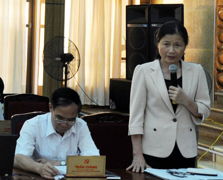 Đồng chí Đỗ Thị Hoàng, Phó Bí thư Thường trực Tỉnh ủy phát biểu tại hội nghị.