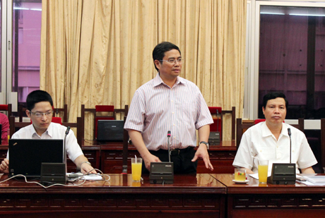 Đồng chí Phạm Minh Chính, Bí thư Tỉnh uỷ phát biểu tại buổi làm việc.